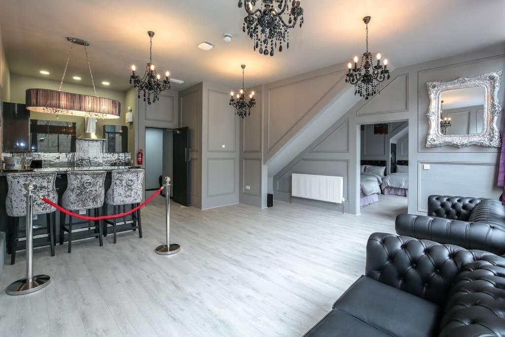 Manhattan Suite - Sleeps 24! Heart Of Ливерпуль Экстерьер фото