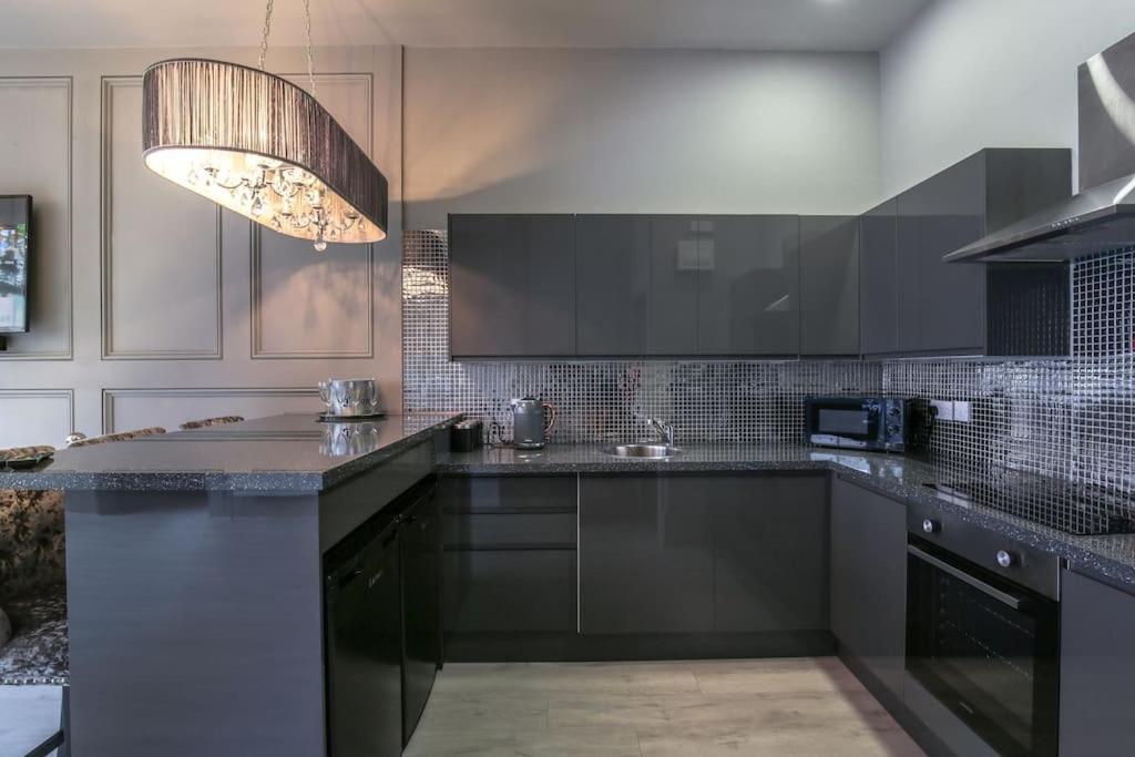 Manhattan Suite - Sleeps 24! Heart Of Ливерпуль Экстерьер фото